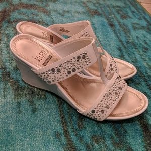 White bling wedges